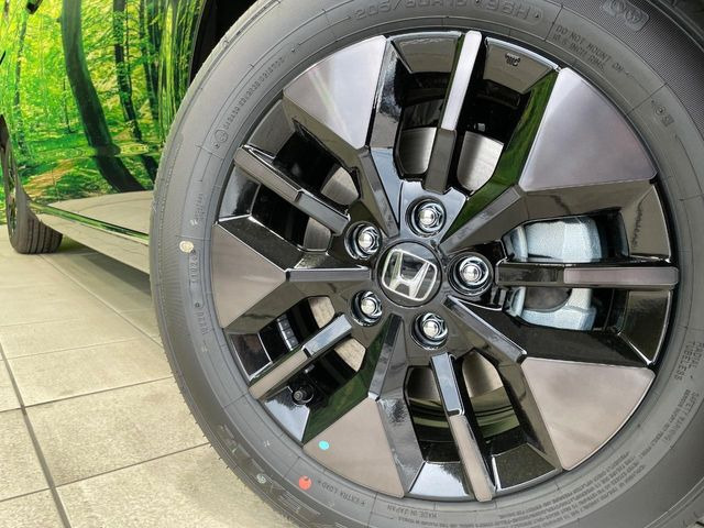 �y����16�C���`�A���~�z�C�[���z�O�ςɃ}�b�`���������A���~�z�C�[���𑕒����Ă���܂��B�e��ЊO�A���~�z�C�[����A�X�^�b�h���X�^�C�����戵�����Ă���܂��B���񂲑��k����������