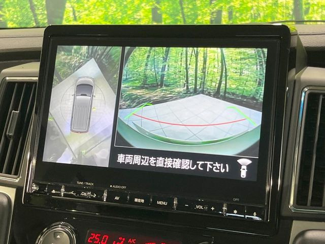 【マルチアラウンドモニター】専用のカメラにより、上から見下ろしたような視点で360度クルマの周囲を確認することができます☆死角部分も確認しやすく、狭い場所での切り返しや駐車もスムーズに行えます。