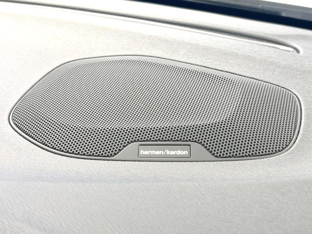 ��harman/kardon�T�E���h�V�X�e��:�I�[�f�B�I��僁�[�J�[����|����v���~�A���X�s�[�J�[�𑕔��B�����̃X�s�[�J�[����A���̗������܂ŕ����鍂�i���ȉ��y�����y���݂��������܂��B