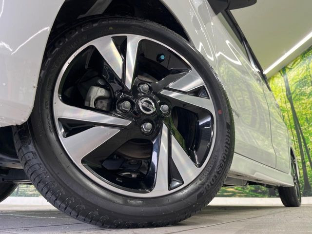�y����15�C���`�A���~�z�C�[���z�O�ςɃ}�b�`���������A���~�z�C�[���𑕒����Ă���܂��B�e��ЊO�A���~�z�C�[����A�X�^�b�h���X�^�C�����戵�����Ă���܂��B���񂲑��k����������