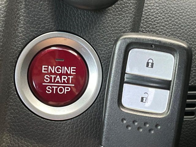 �yHonda�X�}�[�g�L�[�z�J�o����|�P�b�g�ɓ��ꂽ�܂܂ł��h�A�̎{���E�������\�ȃX�}�[�g�L�[�𑕔��B�G���W���̃I���E�I�t�����J�M�����o���K�v����������Ƃ��Ă��֗��ł���