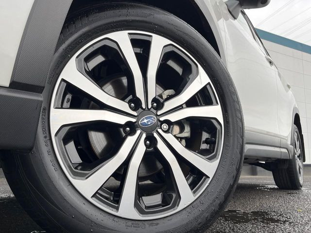 �y����18�C���`�A���~�z�C�[���z�O�ςɃ}�b�`���������A���~�z�C�[���𑕒����Ă���܂��B�e��ЊO�A���~�z�C�[����A�X�^�b�h���X�^�C�����戵�����Ă���܂��B���񂲑��k����������