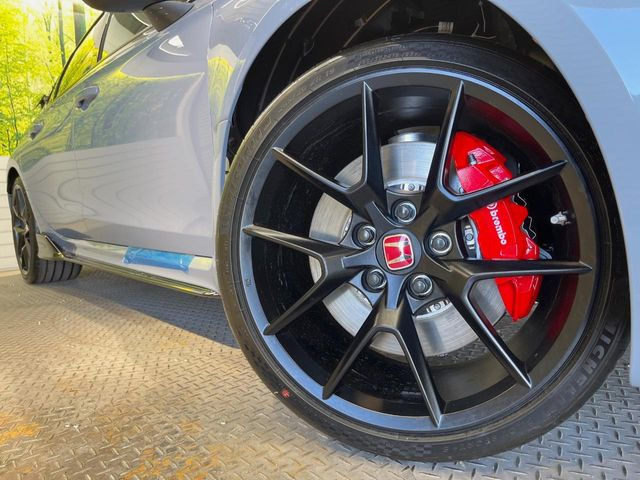 �y����19�C���`�A���~�z�C�[���z�O�ςɃ}�b�`���������A���~�z�C�[���𑕒����Ă���܂��B�e��ЊO�A���~�z�C�[����A�X�^�b�h���X�^�C�����戵�����Ă���܂��B���񂲑��k����������