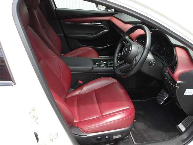 MAZDA3ファストバック1.8 XD バーガンディ セレクション