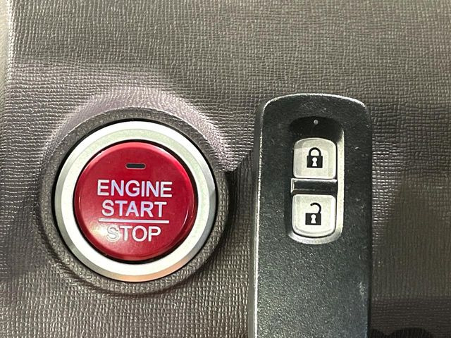 �yHonda�X�}�[�g�L�[�z�J�o����|�P�b�g�ɓ��ꂽ�܂܂ł��h�A�̎{���E�������\�ȃX�}�[�g�L�[�𑕔��B�G���W���̃I���E�I�t�����J�M�����o���K�v����������Ƃ��Ă��֗��ł���
