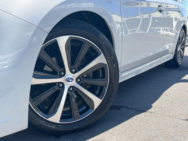 �y����18�C���`�A���~�z�C�[���z�O�ςɃ}�b�`���������A���~�z�C�[���𑕒����Ă���܂��B�e��ЊO�A���~�z�C�[����A�X�^�b�h���X�^�C�����戵�����Ă���܂��B���񂲑��k����������