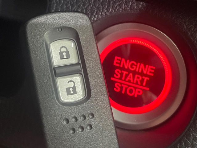 �yHonda�X�}�[�g�L�[�z�J�o����|�P�b�g�ɓ��ꂽ�܂܂ł��h�A�̎{���E�������\�ȃX�}�[�g�L�[�𑕔��B�G���W���̃I���E�I�t�����J�M�����o���K�v����������Ƃ��Ă��֗��ł���