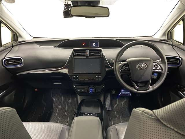 プリウス1.8 A プレミアム ツーリングセレクション E-Four 4WD