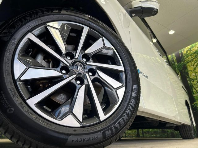 �y����15�C���`�A���~�z�C�[���z�O�ςɃ}�b�`���������A���~�z�C�[���𑕒����Ă���܂��B�e��ЊO�A���~�z�C�[����A�X�^�b�h���X�^�C�����戵�����Ă���܂��B���񂲑��k����������
