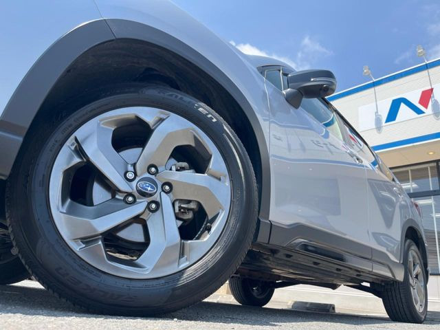 �y����18�C���`�A���~�z�C�[���z�O�ςɃ}�b�`���������A���~�z�C�[���𑕒����Ă���܂��B�e��ЊO�A���~�z�C�[����A�X�^�b�h���X�^�C�����戵�����Ă���܂��B���񂲑��k����������