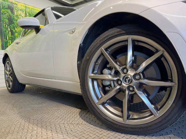 �y����16�C���`�A���~�z�C�[���z�O�ςɃ}�b�`���������A���~�z�C�[���𑕒����Ă���܂��B�e��ЊO�A���~�z�C�[����A�X�^�b�h���X�^�C�����戵�����Ă���܂��B���񂲑��k����������