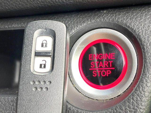 �yHonda�X�}�[�g�L�[�z�J�o����|�P�b�g�ɓ��ꂽ�܂܂ł��h�A�̎{���E�������\�ȃX�}�[�g�L�[�𑕔��B�G���W���̃I���E�I�t�����J�M�����o���K�v����������Ƃ��Ă��֗��ł���