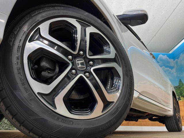 �y����17�C���`�A���~�z�C�[���z�O�ςɃ}�b�`���������A���~�z�C�[���𑕒����Ă���܂��B�e��ЊO�A���~�z�C�[����A�X�^�b�h���X�^�C�����戵�����Ă���܂��B���񂲑��k����������