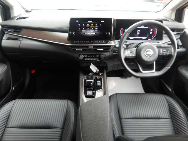 ノートオーラ1.2 G FOUR レザーエディション 4WD