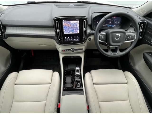 XC40ウルトラ B4 AWD 4WD