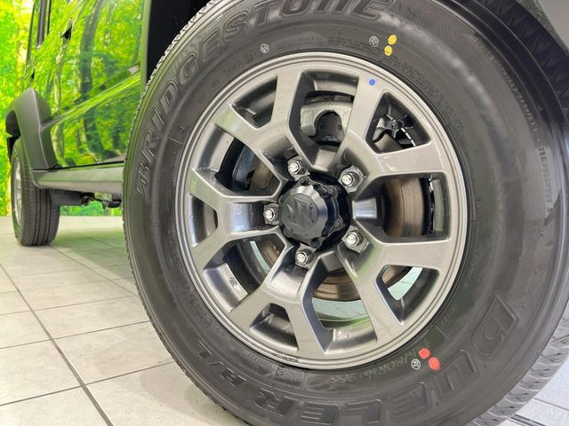 �y����15�C���`�A���~�z�C�[���z�O�ςɃ}�b�`���������A���~�z�C�[���𑕒����Ă���܂��B�e��ЊO�A���~�z�C�[����A�X�^�b�h���X�^�C�����戵�����Ă���܂��B���񂲑��k����������