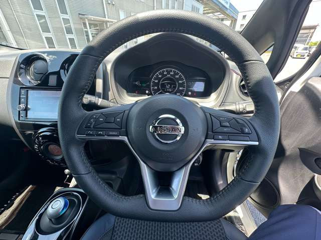 �X�e�A�����O�X�C�b�`�t���Ă܂�!�ƂĂ��֗��ł�!