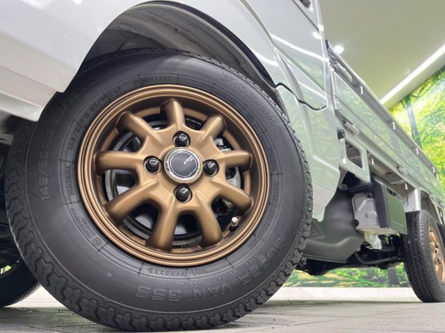 �y12�C���`�A���~�z�C�[���z�O�ςɃ}�b�`�����A���~�z�C�[���𑕒����Ă���܂��B�e��A���~�z�C�[����A�X�^�b�h���X�^�C�����戵�����Ă���܂��B���񂲑��k����������
