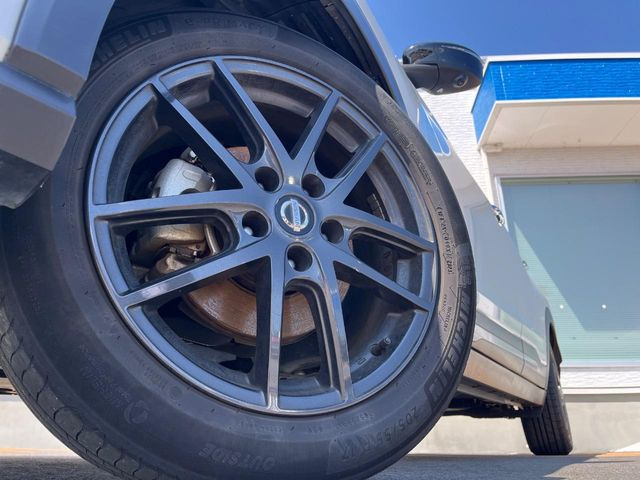 �y17�C���`�A���~�z�C�[���z�O�ςɃ}�b�`�����A���~�z�C�[���𑕒����Ă���܂��B�e��A���~�z�C�[����A�X�^�b�h���X�^�C�����戵�����Ă���܂��B���񂲑��k����������