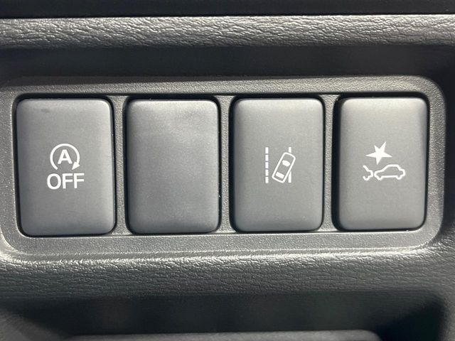 【三菱e-Assist】走行中に前方の車両等を認識し、衝突しそうな時は警報とブレーキで衝突回避と被害軽減をアシスト。より安全にドライブをお楽しみいただけます。