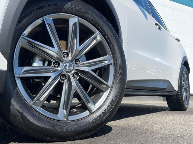 �y����18�C���`�A���~�z�C�[���z�O�ςɃ}�b�`���������A���~�z�C�[���𑕒����Ă���܂��B�e��ЊO�A���~�z�C�[����A�X�^�b�h���X�^�C�����戵�����Ă���܂��B���񂲑��k����������
