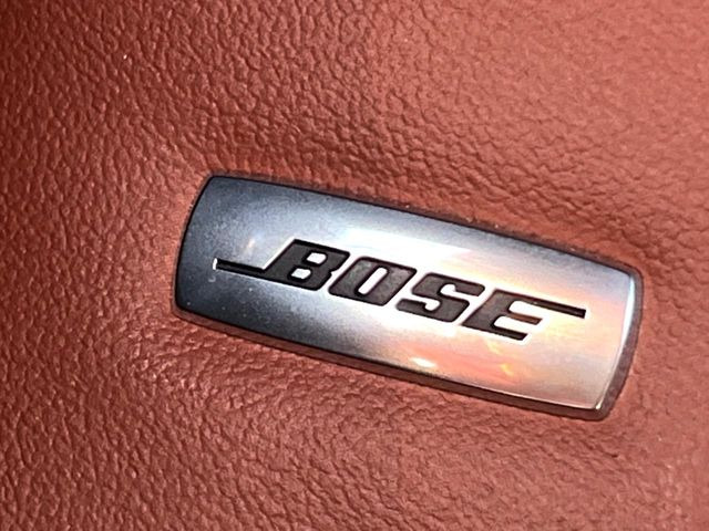 �yBOSE�T�E���h�z���i�ʃT�E���h�V�X�e���𓋍ځB��p�̃`���[�j���O���{���ꂽ�召�l�X�ȃX�s�[�J�[����ǎ��ȃT�E���h���t�ł��A�Տꊴ���ӂ�鉹����Ԃ����o���܂��B