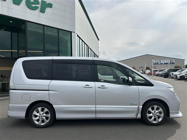 セレナ2.0 ハイウェイスター S-HYBRID