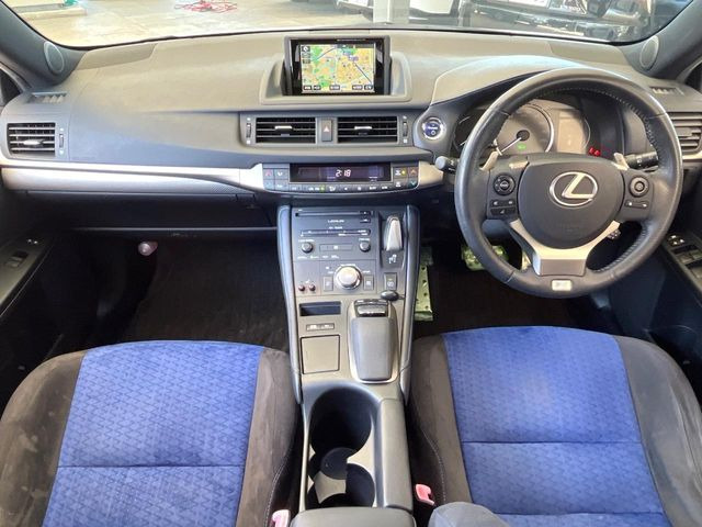 CT200h Fスポーツ