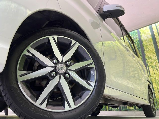 �y����15�C���`�A���~�z�C�[���z�O�ςɃ}�b�`���������A���~�z�C�[���𑕒����Ă���܂��B�e��ЊO�A���~�z�C�[����A�X�^�b�h���X�^�C�����戵�����Ă���܂��B���񂲑��k����������