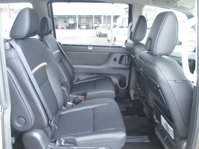セレナ1.4 e-4ORCE ハイウェイスターV 4WD