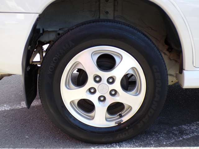 �O���[�v�݌�150��ȏ� �݌ɂɂȂ��Ԃ��T���܂������K���i�̃h���C�u���R�[�_�[�����t���\�ł� �{�X�ł̓��F���t�@�C�A ���[�h�X�^�[ �N���E�� LS �X�J�C���C�� �}�[�NX 86 �݌ɂ��L�x