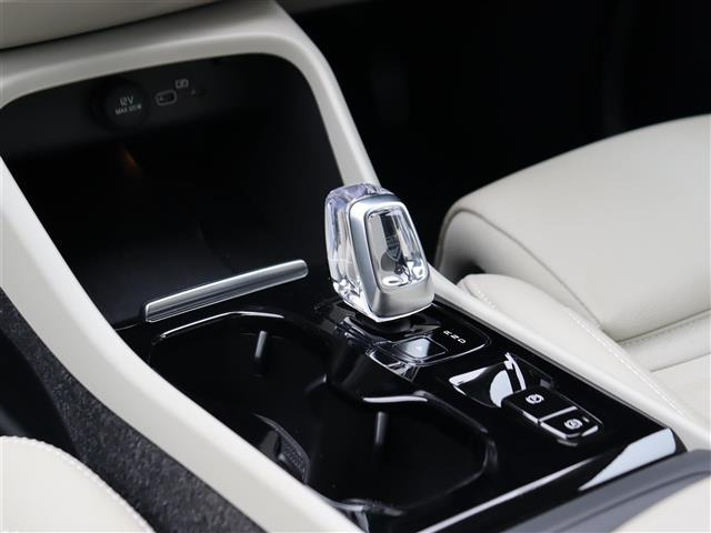 XC40ウルトラ B4 AWD 4WD