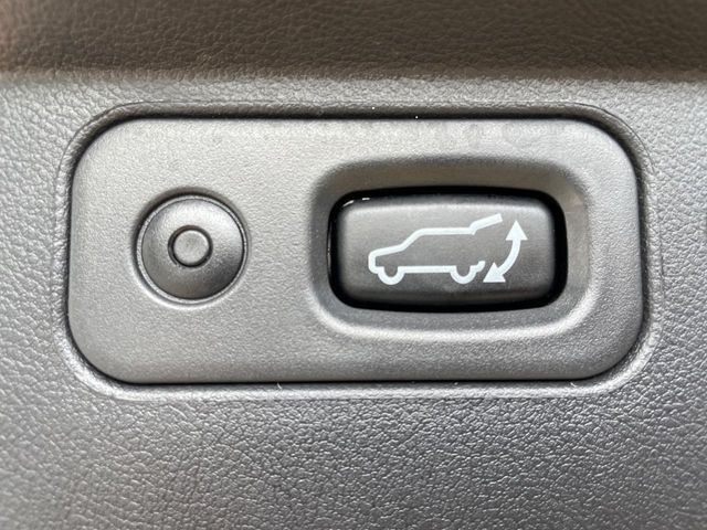 【パワーバックドア】スマートキーや運転席のボタンを押すだけでリアゲートが自動で開閉します!荷物を持っている時や、高い位置にあるバックドアを閉める際に便利な機能です♪