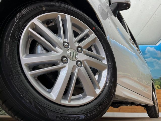 �y����15�C���`�A���~�z�C�[���z�O�ςɃ}�b�`���������A���~�z�C�[���𑕒����Ă���܂��B�e��ЊO�A���~�z�C�[����A�X�^�b�h���X�^�C�����戵�����Ă���܂��B���񂲑��k����������
