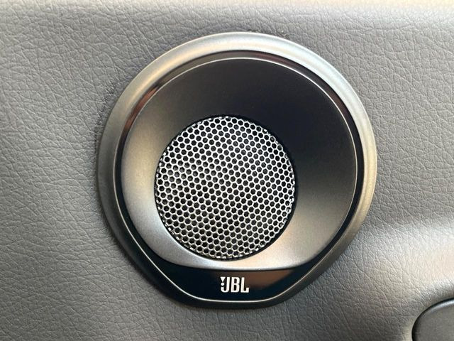 �yJBL�T�E���h�V�X�e���z���[�J�[�I�v�V�����̍��i�ʃT�E���h�V�X�e���𓋍ځB��p�̃`���[�j���O���{���ꂽ�召�l�X�ȃX�s�[�J�[����ǎ��ȃT�E���h���t�ł��A�Տꊴ���ӂ�鉹����Ԃ����o���܂��B