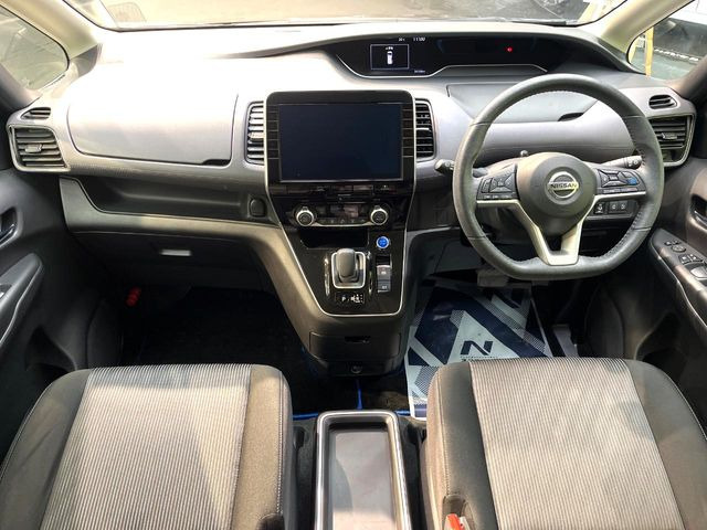 セレナ1.2 e-POWER ハイウェイスターV アーバンクロム