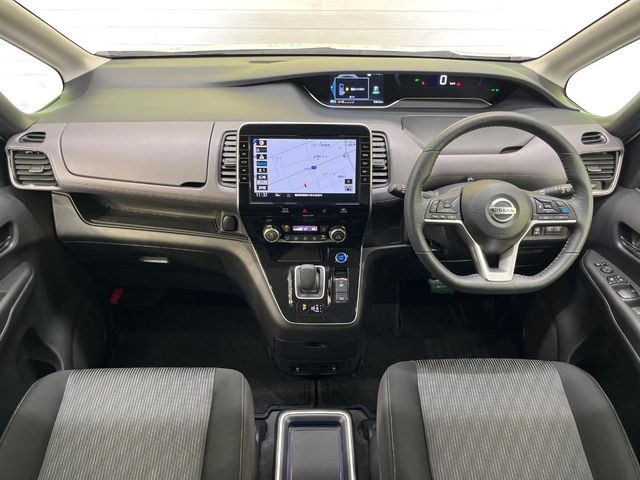 セレナ1.2 e-POWER ハイウェイスターV アーバンクロム