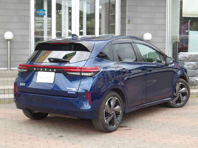 ノートオーラ1.2 G FOUR レザーエディション 4WD