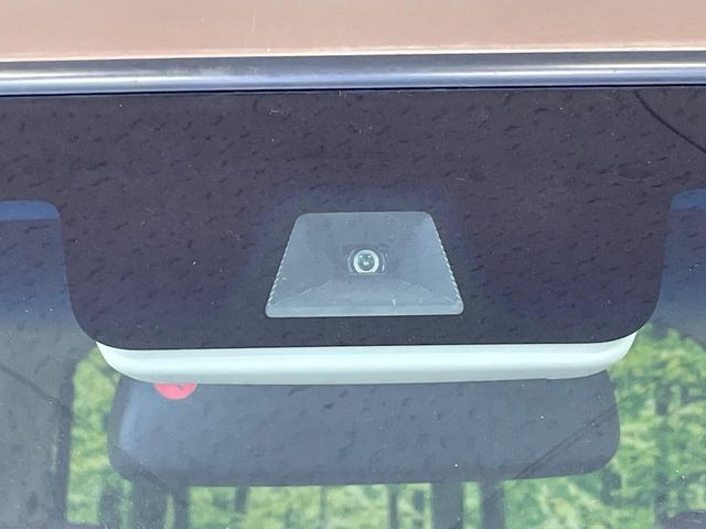 【ホンダセンシング】走行中に前方の車両等を認識し、衝突しそうな時は警報とブレーキで衝突回避と被害軽減をアシスト。より安全にドライブをお楽しみいただけます。