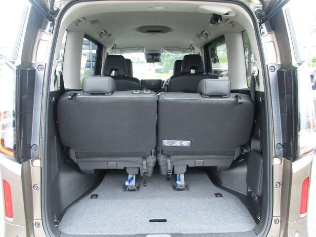 セレナ1.4 e-4ORCE ハイウェイスターV 4WD