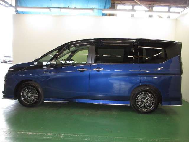 セレナ1.4 e-POWER AUTECH