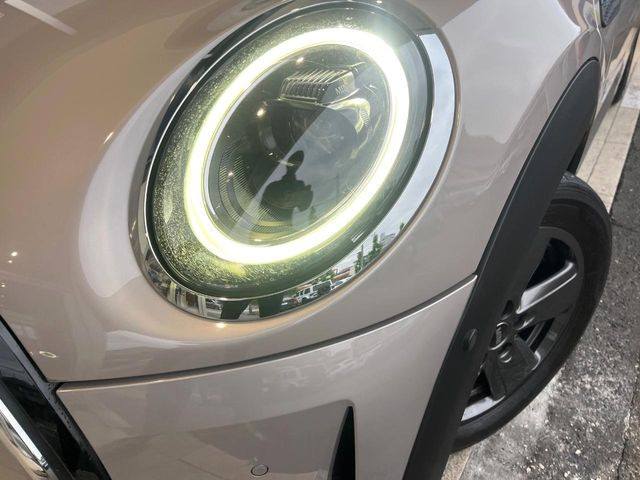 ��LED�w�b�h���C�g:��ԑ��s�����ǍD�Ȏ��E���m�ۂ����S���ĉ^�]�ł��鍂�P�xLED�w�b�h���C�g�𑕔�!�_�����x�������A����d�͂��}�����Ă��܂��B
