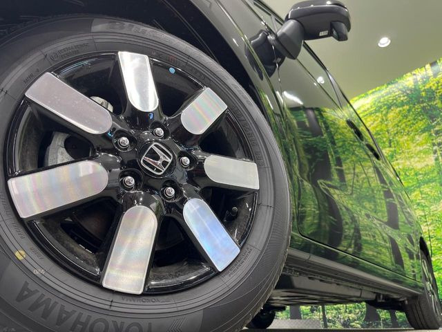 �y����15�C���`�A���~�z�C�[���z�O�ςɃ}�b�`���������A���~�z�C�[���𑕒����Ă���܂��B�e��ЊO�A���~�z�C�[����A�X�^�b�h���X�^�C�����戵�����Ă���܂��B���񂲑��k����������