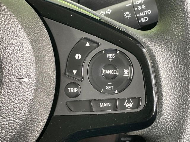 【アダプティブクルーズコントロール】高速道路での長距離走行が楽に!!自動で速度を保つクルーズコントロールが、衝突軽減システムと連携し、前方の車両を感知して車間を保つように速度調節してくれます!!