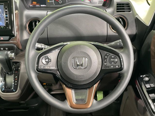 【ステアリングスイッチ】運転中、前方から目線をそらすことなく、オーディオ等の操作が可能な便利機能!安心&快適なドライブを演出してくれます♪