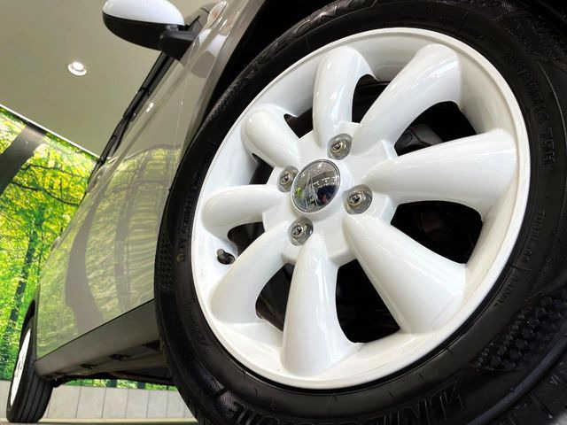 �y����14�C���`�A���~�z�C�[���z�O�ςɃ}�b�`���������A���~�z�C�[���𑕒����Ă���܂��B�e��ЊO�A���~�z�C�[����A�X�^�b�h���X�^�C�����戵�����Ă���܂��B���񂲑��k����������