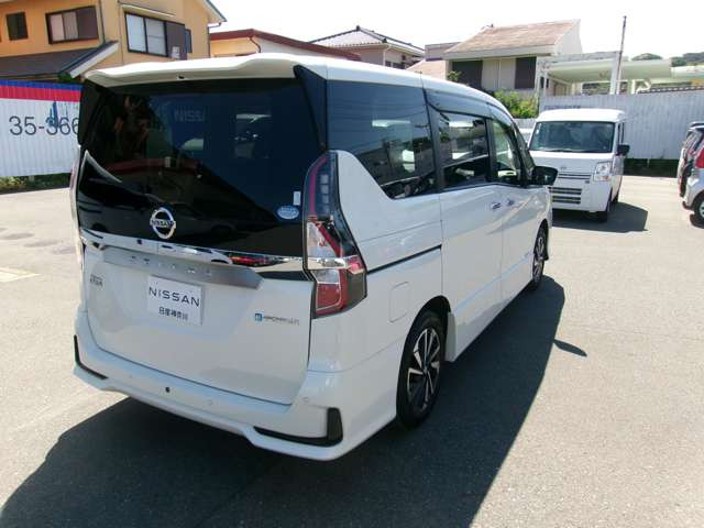 セレナ1.2 e-POWER ハイウェイスターV