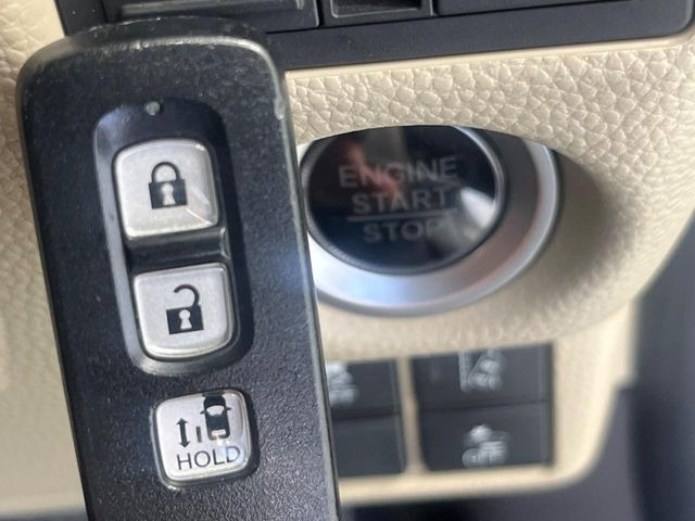 �yHonda�X�}�[�g�L�[�z�J�o����|�P�b�g�ɓ��ꂽ�܂܂ł��h�A�̎{���E�������\�ȃX�}�[�g�L�[�𑕔��B�G���W���̃I���E�I�t�����J�M�����o���K�v����������Ƃ��Ă��֗��ł���