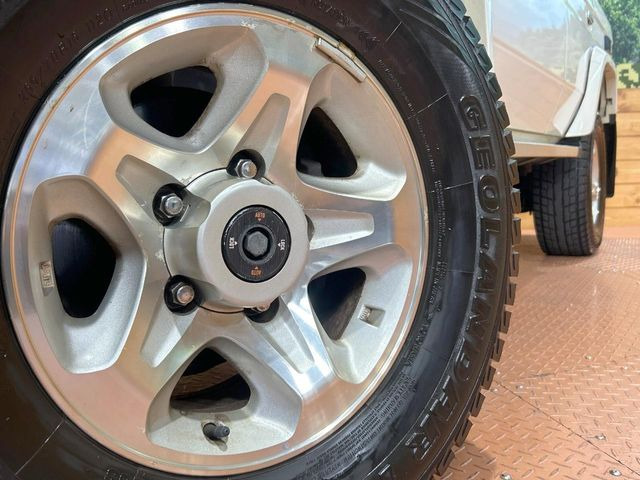 �y����16�C���`�A���~�z�C�[���z�O�ςɃ}�b�`�����A���~�z�C�[���𑕒����Ă���܂��B�e��A���~�z�C�[����A�X�^�b�h���X�^�C�����戵�����Ă���܂��B���񂲑��k����������