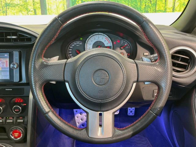�y�����v�����X�e�A�����O�z�㎿�Ȋv���g�p���邱�ƂŁA��ɂ����������݂ƂĂ��^�]���₷���n���h���ł���